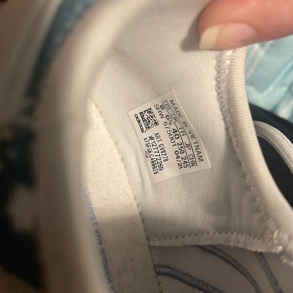 New Woman’s Adidas Originals NMD R1 .